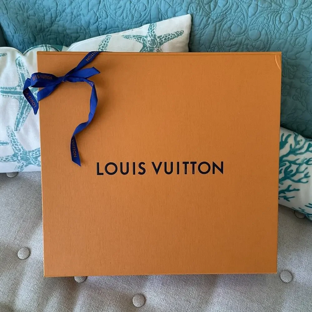Authentic Louis Vuitton Magnetic Empty Box w bows 3.5x14x14